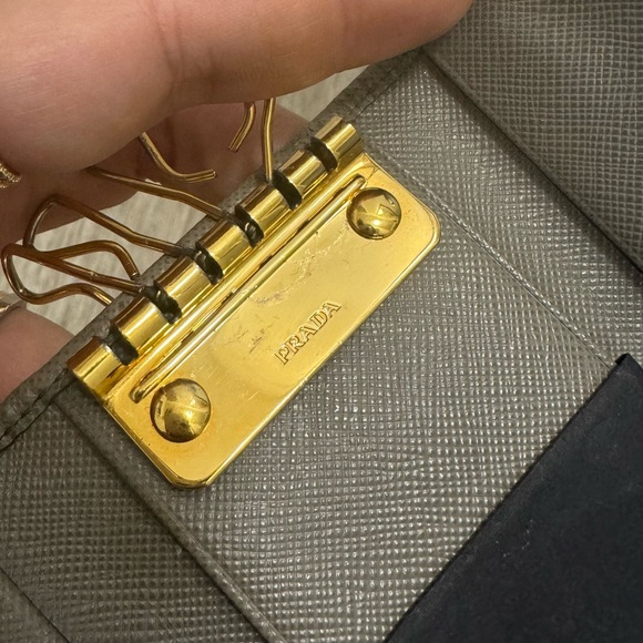 Prada Saffiano Keyholder Argilla - Picture 4 of 9
